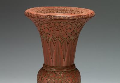 图片[2]-Gu-shaped carved red lacquer vase from a five-piece altar set, Qing dynasty, Qianlong reign (1736-1795)-China Archive